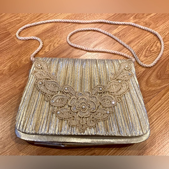 Vintage Whittall & Shon Gold Tone floral Cocktail Wedding bag - Picture 1 of 9